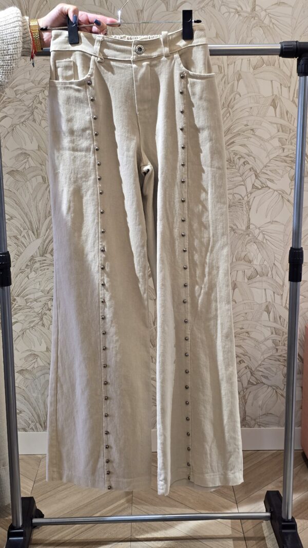 Pantalón tachuelas